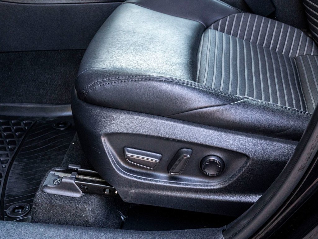 Toyota COROLLA CROSS HYBRIDE XSE **TRÈS RARE+CUIR+TOIT+18PO+CARPLAY+JBL** 2024 à Charlemagne, Québec - 22 - w1024h768px