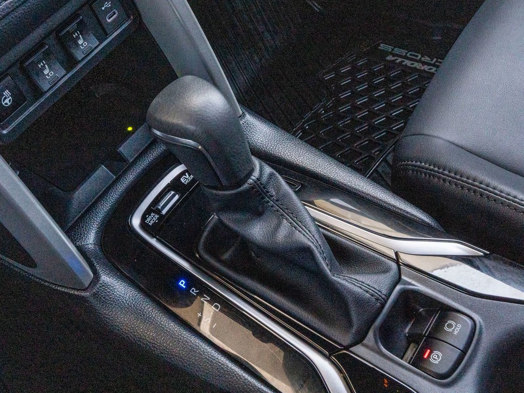 Toyota COROLLA CROSS HYBRIDE XSE **TRÈS RARE+CUIR+TOIT+18PO+CARPLAY+JBL** 2024 à Charlemagne, Québec - 15 - w1024h768px