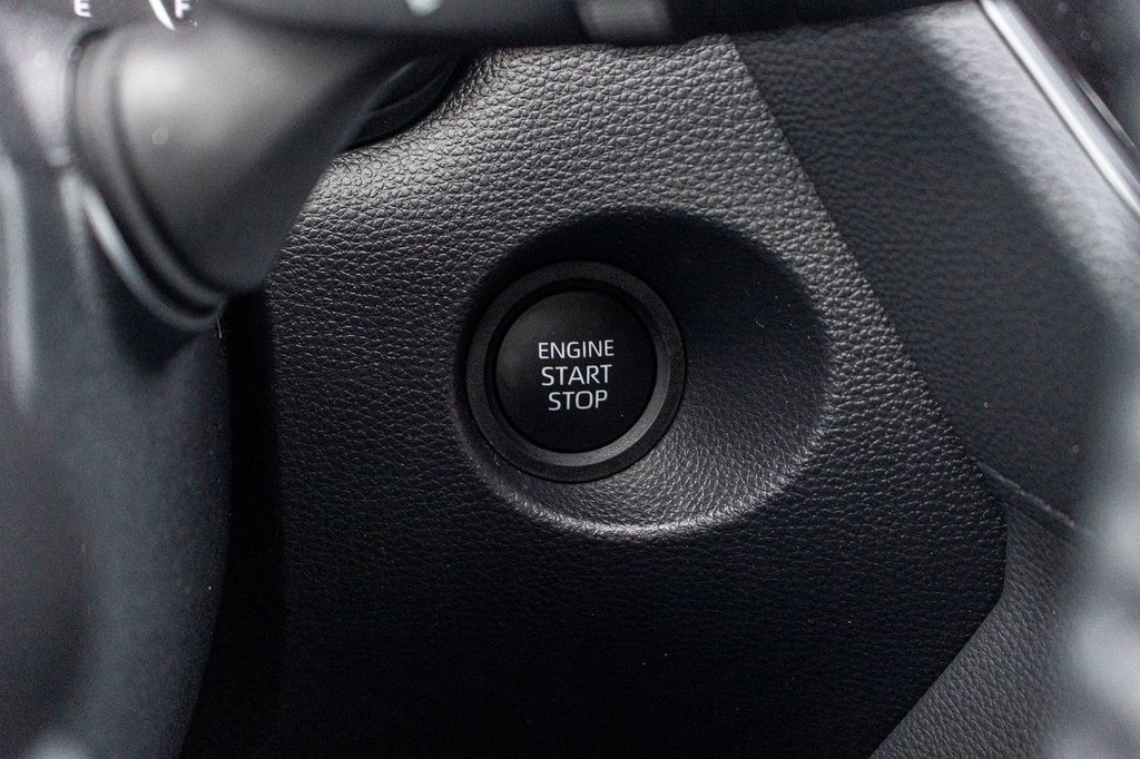 2025 Toyota Corolla Cross LE in Charlemagne, Quebec - 21 - w1024h768px