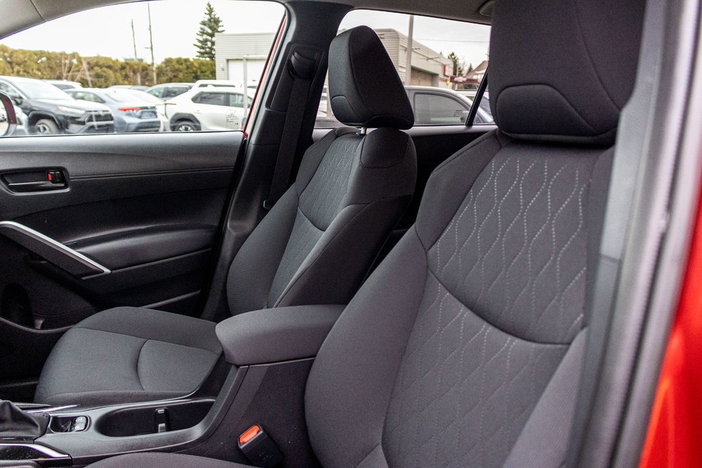 2025 Toyota Corolla Cross LE in Charlemagne, Quebec - 26 - w1024h768px