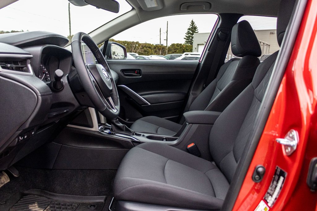 2025 Toyota Corolla Cross LE in Charlemagne, Quebec - 24 - w1024h768px