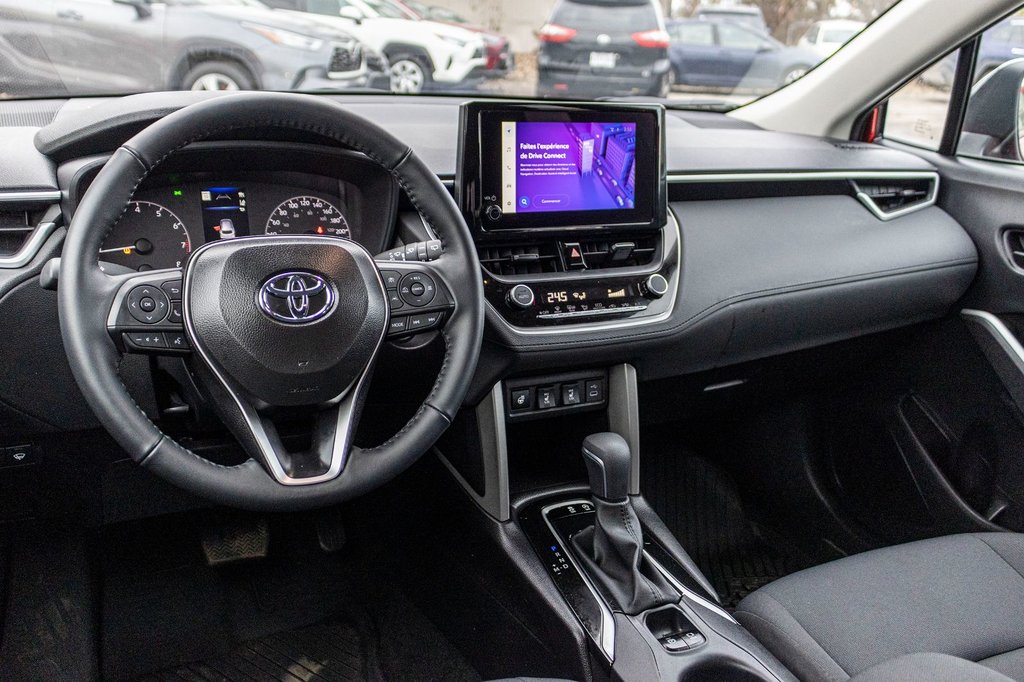 2025 Toyota Corolla Cross LE in Charlemagne, Quebec - 7 - w1024h768px
