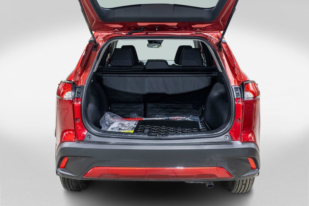 2025 Toyota Corolla Cross LE in Charlemagne, Quebec - 30 - w1024h768px