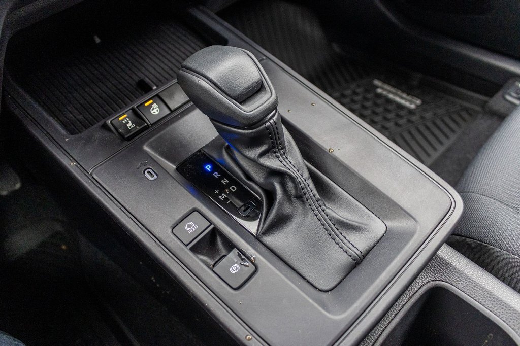 Toyota Corolla Cross LE 2026 à Charlemagne, Québec - 15 - w1024h768px