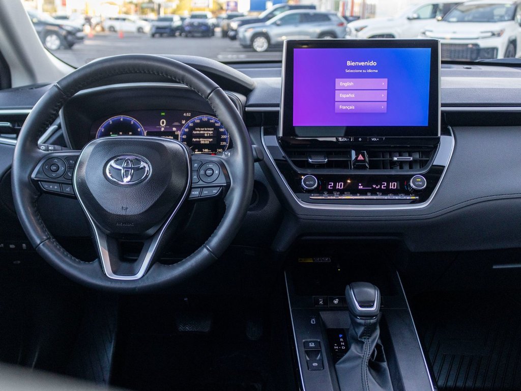 2026 Toyota Corolla Cross XLE AWD **JAMAIS ACCIDENTÉ+TOIT+CUIR+18PO** in Saint-Jérôme, Quebec - 7 - w1024h768px