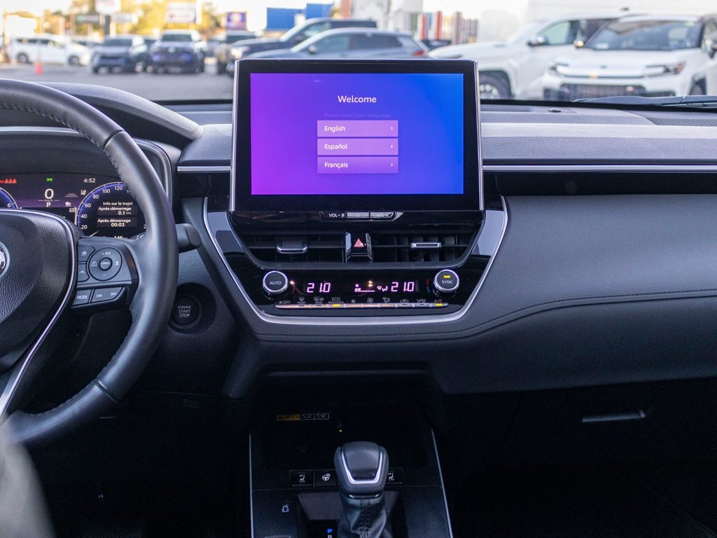 2026 Toyota Corolla Cross XLE AWD **JAMAIS ACCIDENTÉ+TOIT+CUIR+18PO** in Saint-Jérôme, Quebec - 8 - w1024h768px