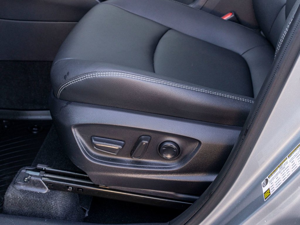 2026 Toyota Corolla Cross XLE AWD **JAMAIS ACCIDENTÉ+TOIT+CUIR+18PO** in Saint-Jérôme, Quebec - 23 - w1024h768px
