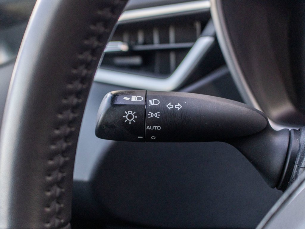 Toyota Corolla Hatchback  2021 à Charlemagne, Québec - 20 - w1024h768px