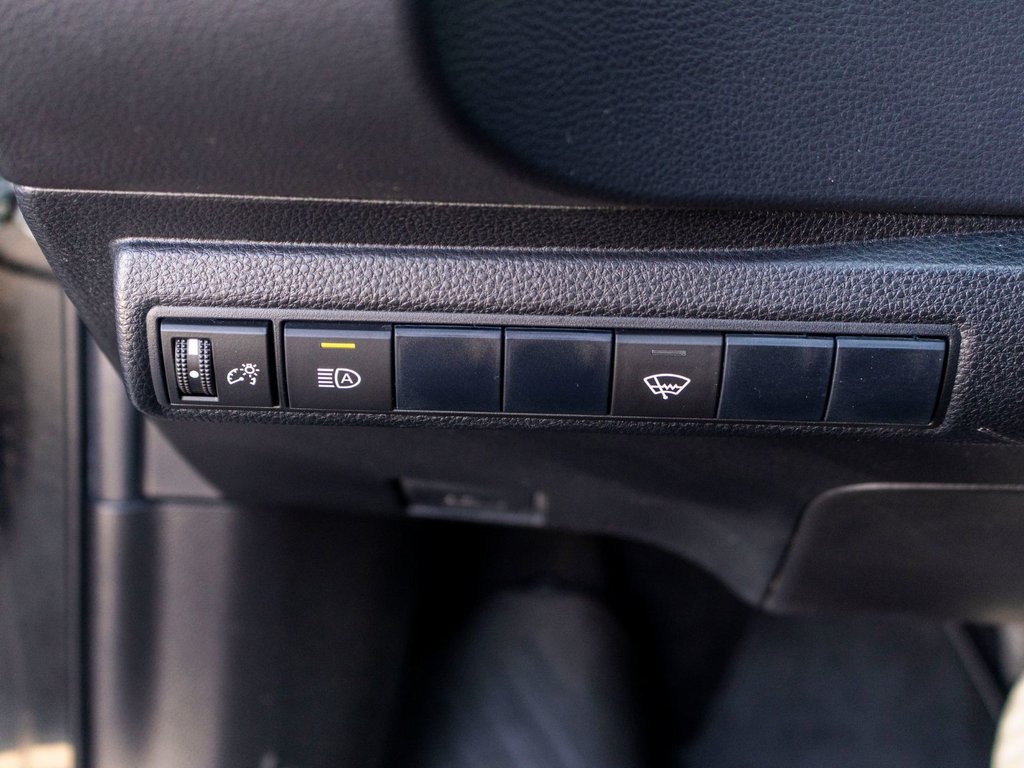 Toyota Corolla Hatchback  2021 à Charlemagne, Québec - 23 - w1024h768px