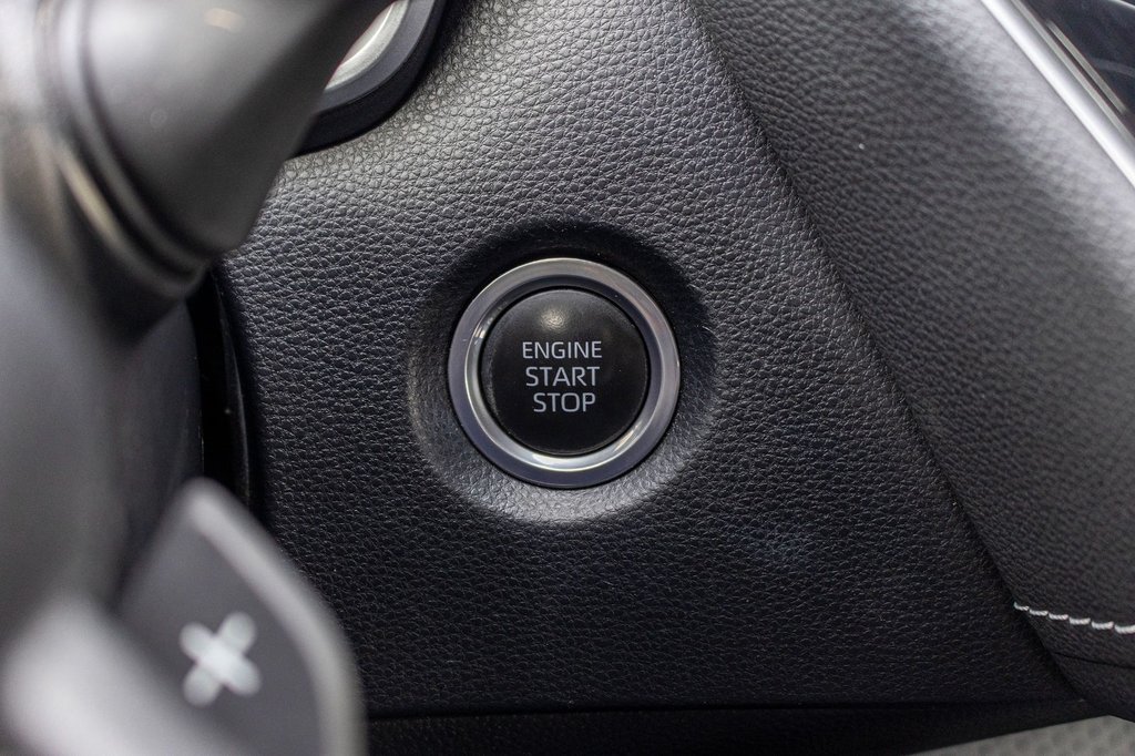 2023 Toyota Corolla Hatchback BLANC in Charlemagne, Quebec - 22 - w1024h768px