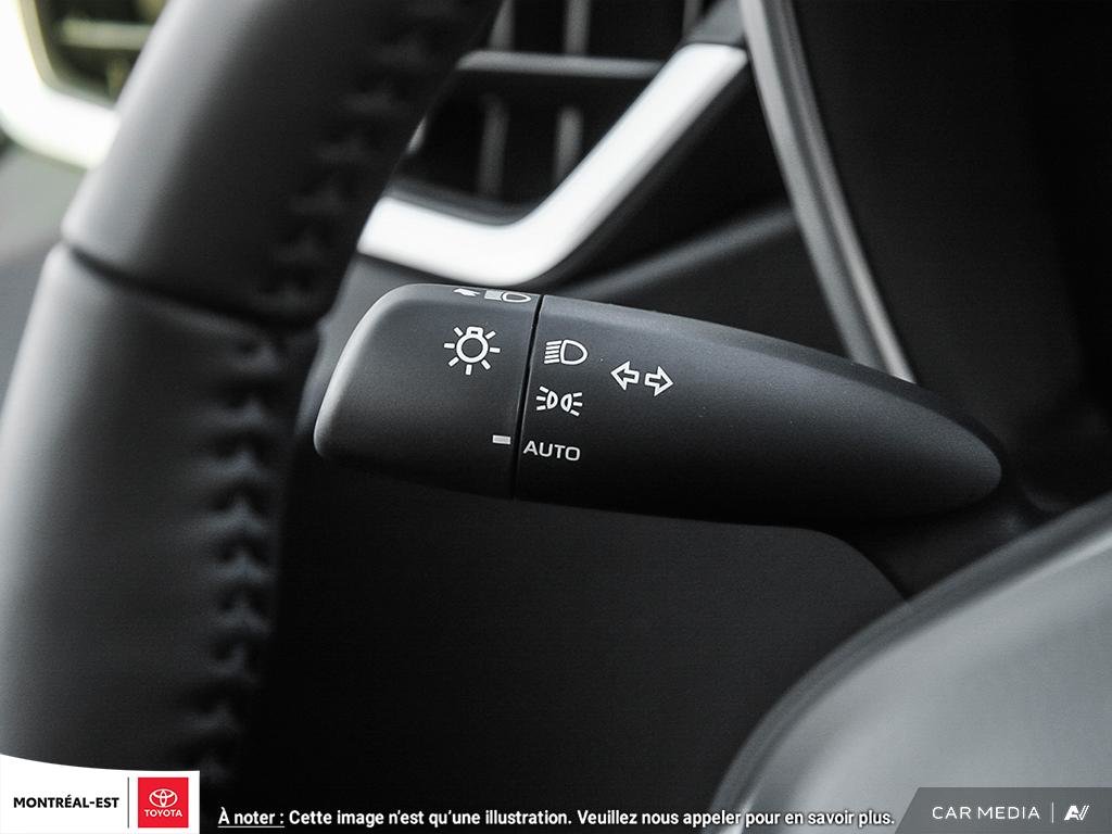 2025 Toyota Corolla Hatchback SE UPGRADE in Charlemagne, Quebec - 22 - w1024h768px