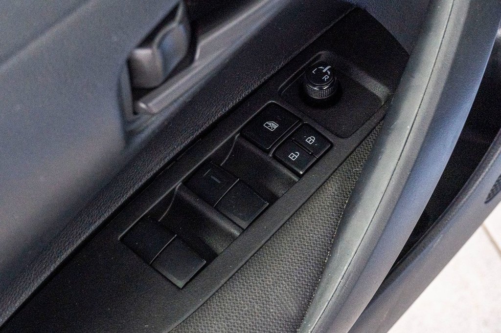 2023 Toyota COROLLA HYBRIDE LE CAMÉRA+CARPLAY+ANDROID AUTO in Charlemagne, Quebec - 22 - w1024h768px