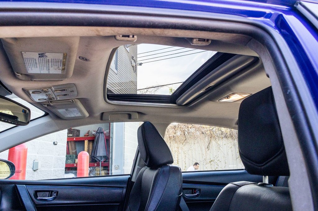 2018 Toyota Corolla XSE **CUIR+TOIT+MAG+SIÈGES ET VOLANT CHAUFFANTS** in Charlemagne, Quebec - 27 - w1024h768px