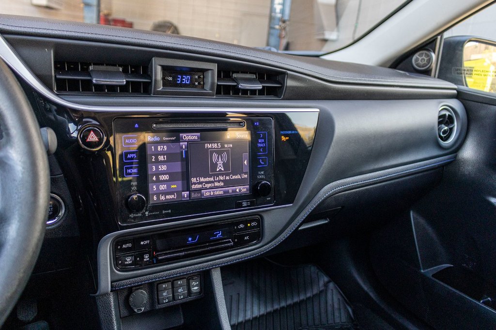 2018 Toyota Corolla XSE **CUIR+TOIT+MAG+SIÈGES ET VOLANT CHAUFFANTS** in Charlemagne, Quebec - 14 - w1024h768px