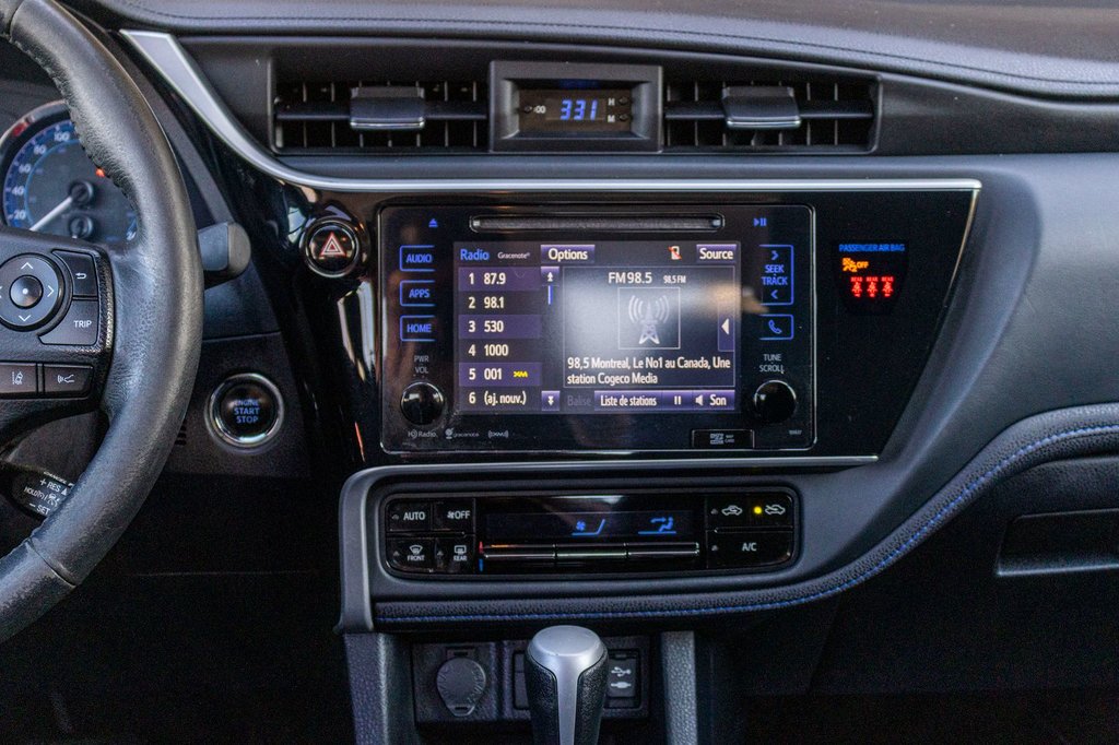 2018 Toyota Corolla XSE **CUIR+TOIT+MAG+SIÈGES ET VOLANT CHAUFFANTS** in Charlemagne, Quebec - 9 - w1024h768px