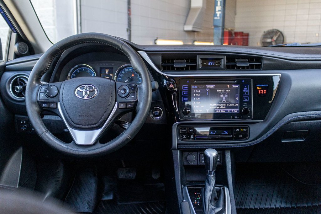 2018 Toyota Corolla XSE **CUIR+TOIT+MAG+SIÈGES ET VOLANT CHAUFFANTS** in Charlemagne, Quebec - 8 - w1024h768px