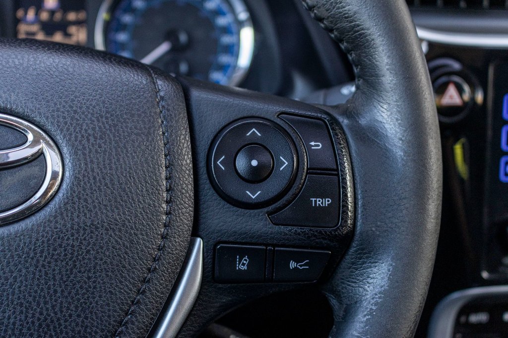 2018 Toyota Corolla XSE **CUIR+TOIT+MAG+SIÈGES ET VOLANT CHAUFFANTS** in Charlemagne, Quebec - 13 - w1024h768px