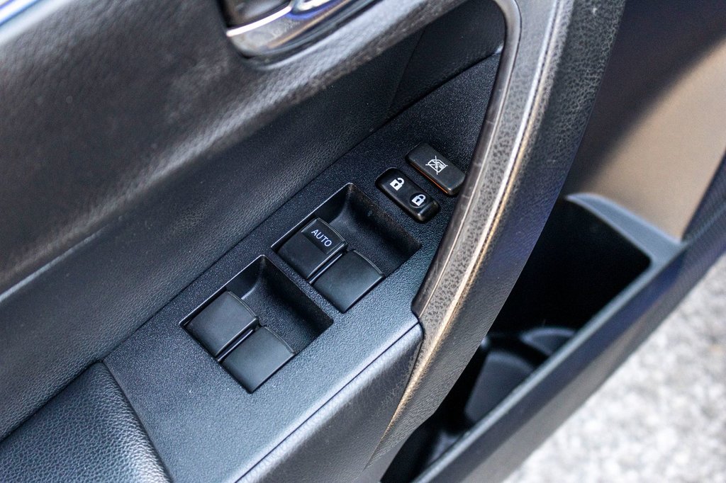 2018 Toyota Corolla XSE **CUIR+TOIT+MAG+SIÈGES ET VOLANT CHAUFFANTS** in Charlemagne, Quebec - 29 - w1024h768px