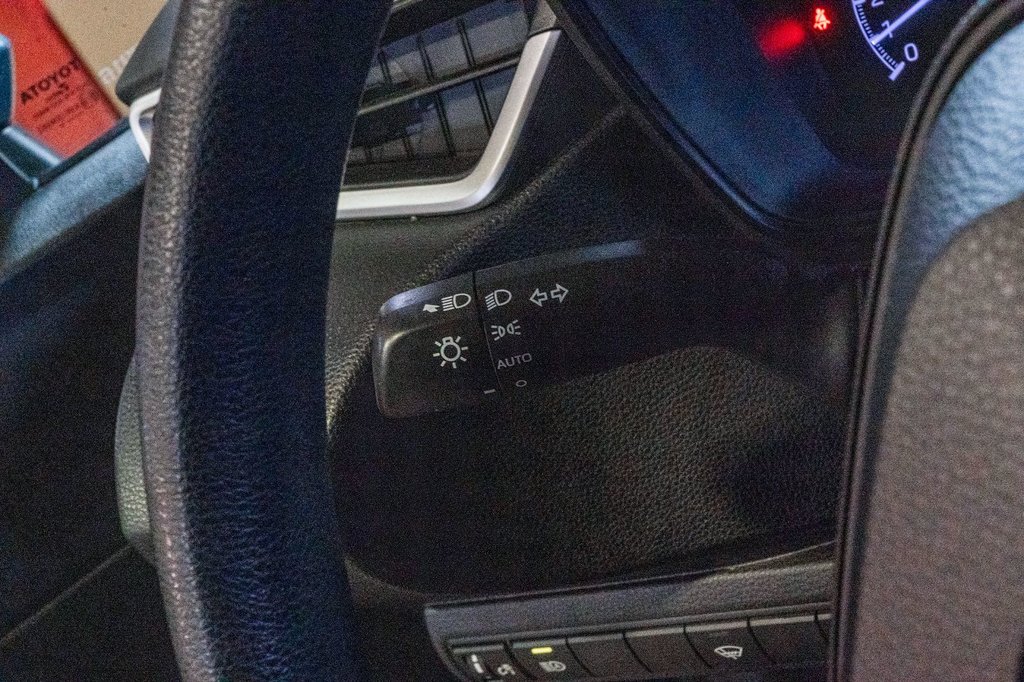 2020 Toyota Corolla LE **CAMÉRA+CARPLAY+SIÈGES CHAUFFANTS** in Charlemagne, Quebec - 16 - w1024h768px