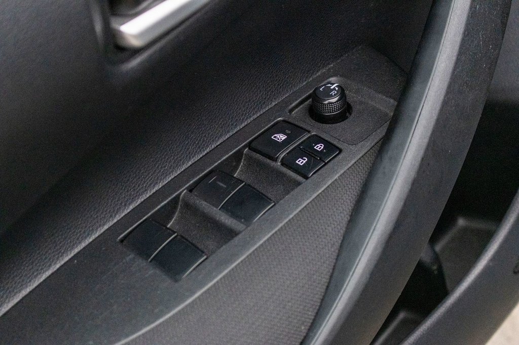Toyota Corolla LE **CAMÉRA+CARPLAY+SIÈGES CHAUFFANTS** 2020 à Charlemagne, Québec - 25 - w1024h768px