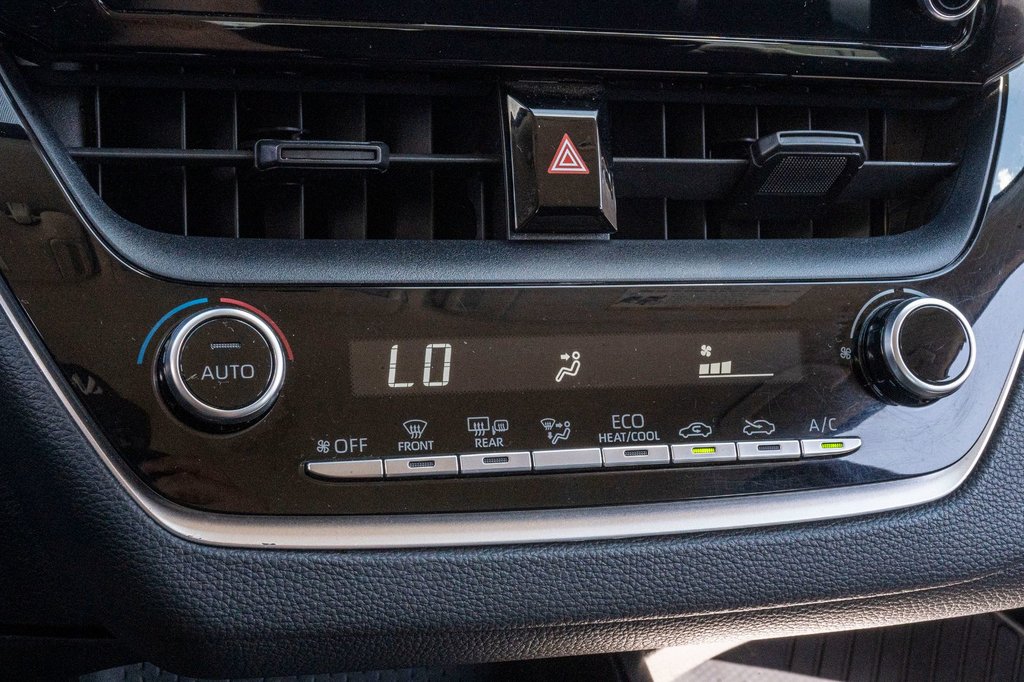 2020 Toyota Corolla LE **CAMÉRA+CARPLAY+SIÈGES CHAUFFANTS** in Charlemagne, Quebec - 12 - w1024h768px