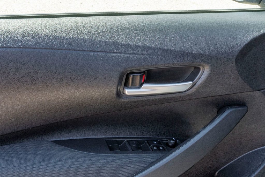 2020 Toyota Corolla LE **CAMÉRA+CARPLAY+SIÈGES CHAUFFANTS** in Charlemagne, Quebec - 19 - w1024h768px