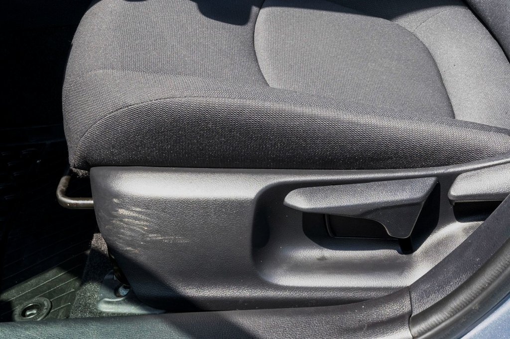 2020 Toyota Corolla LE **CAMÉRA+CARPLAY+SIÈGES CHAUFFANTS** in Charlemagne, Quebec - 18 - w1024h768px