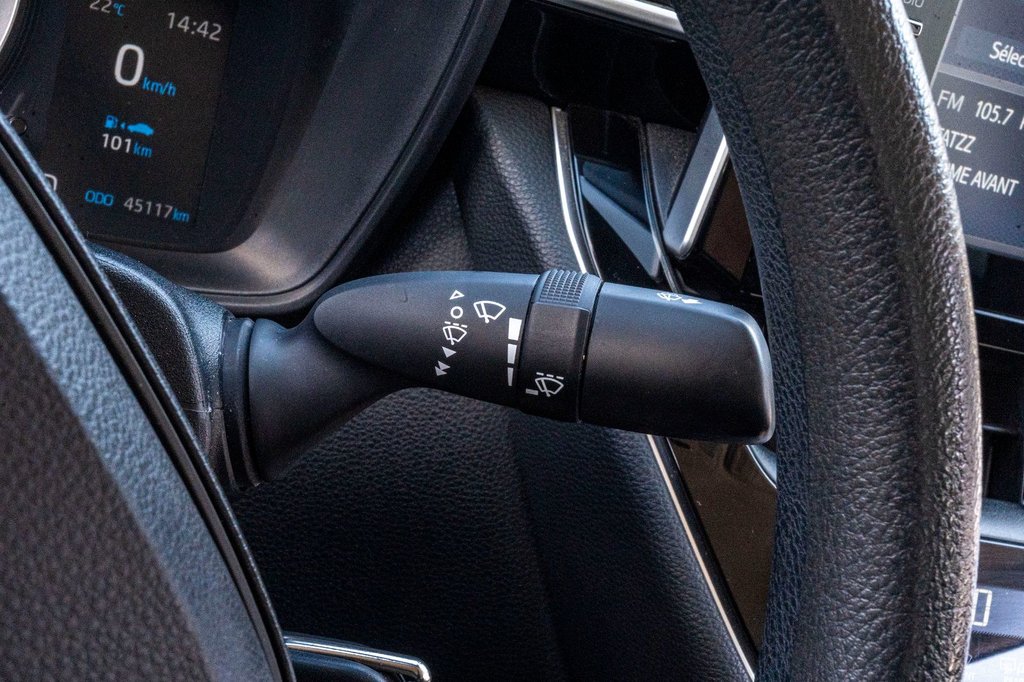 2020 Toyota Corolla LE **CAMÉRA+CARPLAY+SIÈGES CHAUFFANTS** in Charlemagne, Quebec - 16 - w1024h768px