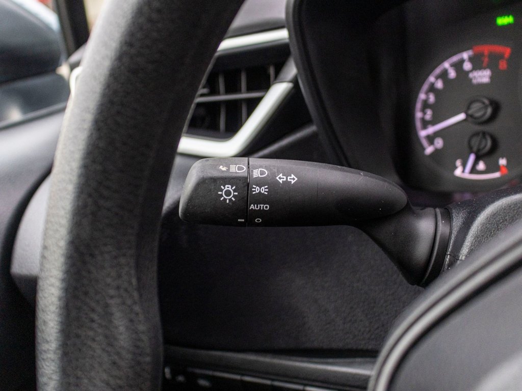 2020 Toyota Corolla LE in Saint-Jérôme, Quebec - 18 - w1024h768px