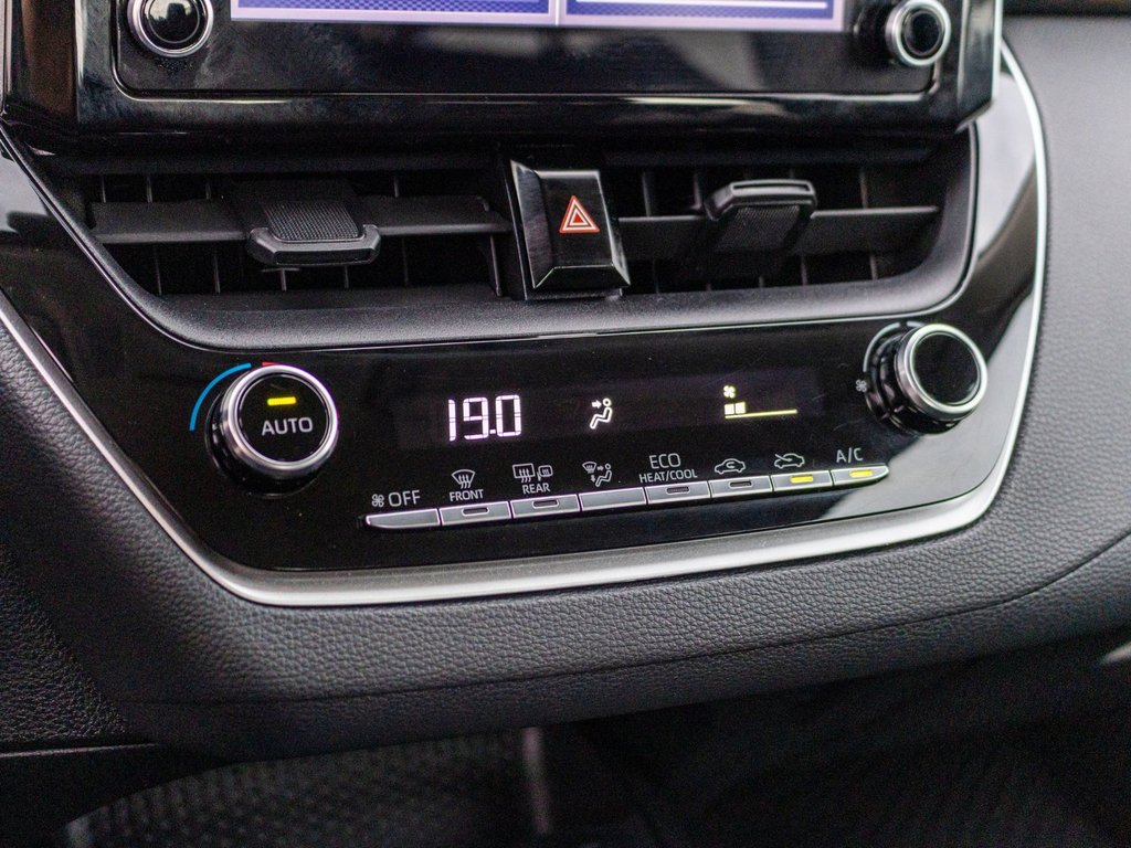 2020 Toyota Corolla LE in Saint-Jérôme, Quebec - 14 - w1024h768px