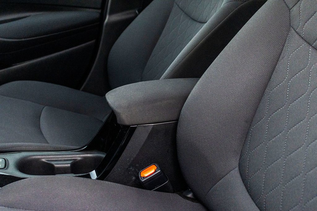 2021 Toyota Corolla LE **JAMAIS ACCIDENTÉ+CARPLAY+SIÈGES CHAUFFANTS** in Charlemagne, Quebec - 27 - w1024h768px