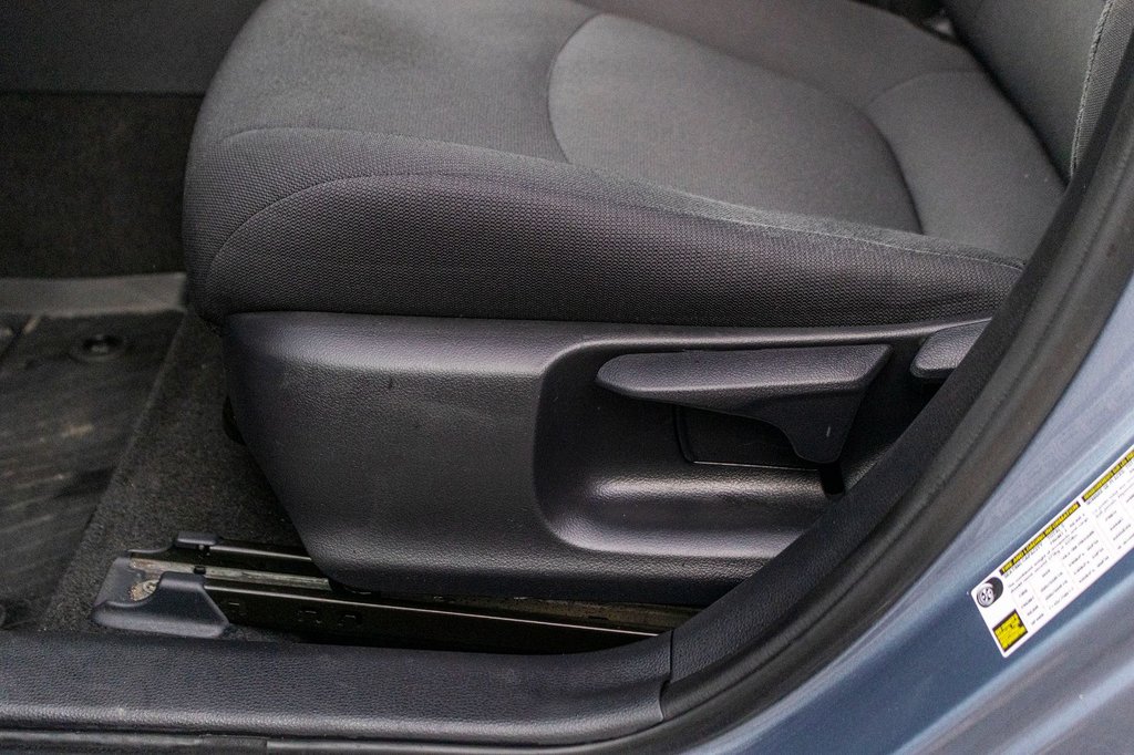 2021 Toyota Corolla LE **JAMAIS ACCIDENTÉ+CARPLAY+SIÈGES CHAUFFANTS** in Charlemagne, Quebec - 25 - w1024h768px