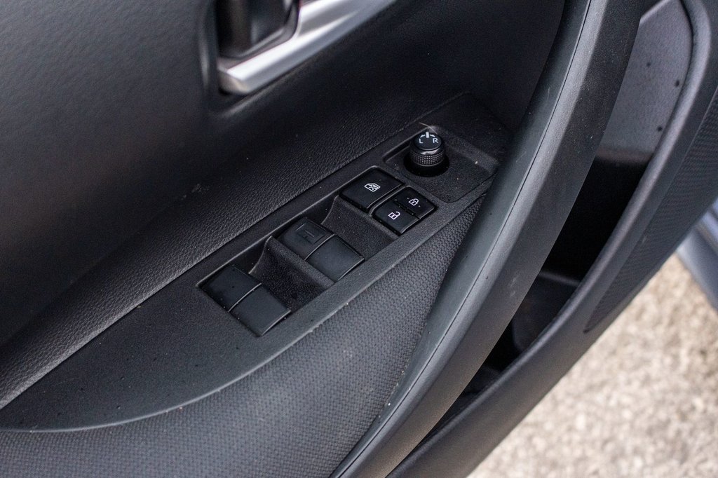 2021 Toyota Corolla LE **JAMAIS ACCIDENTÉ+CARPLAY+SIÈGES CHAUFFANTS** in Charlemagne, Quebec - 29 - w1024h768px