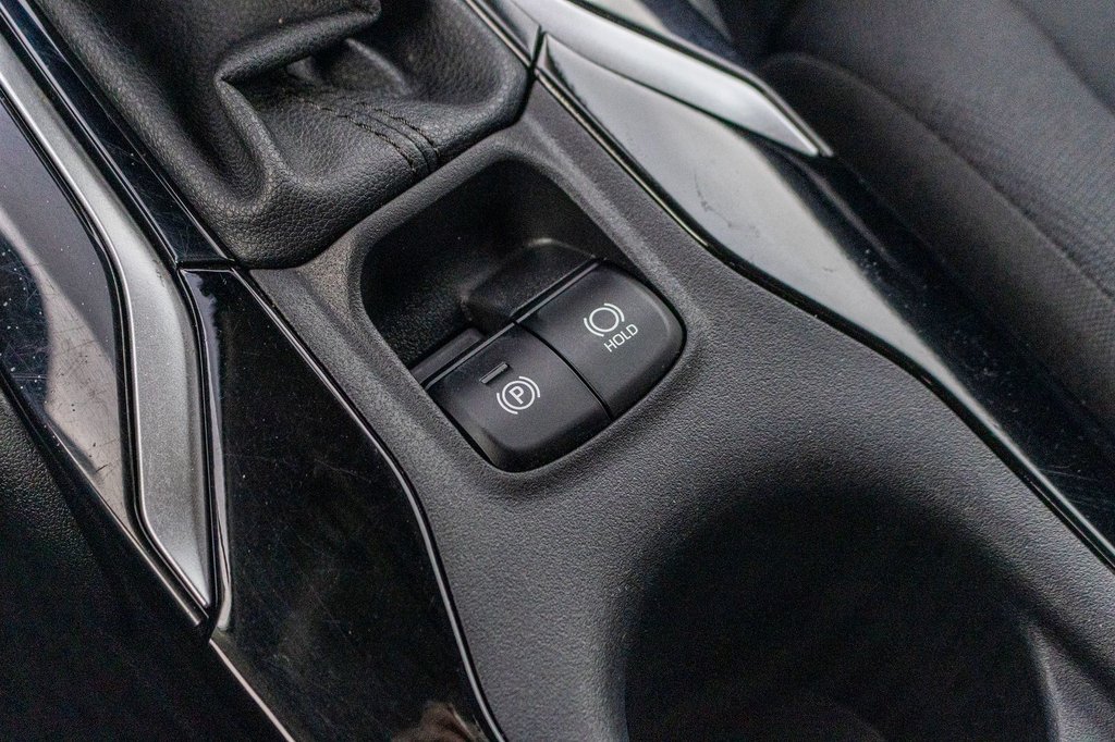 2021 Toyota Corolla LE **JAMAIS ACCIDENTÉ+CARPLAY+SIÈGES CHAUFFANTS** in Charlemagne, Quebec - 17 - w1024h768px