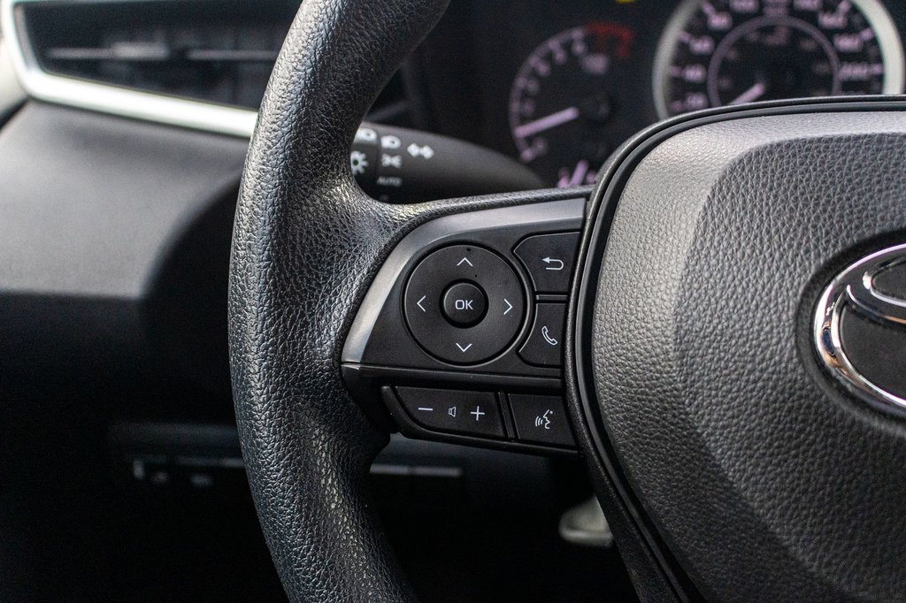 2021 Toyota Corolla LE **JAMAIS ACCIDENTÉ+CARPLAY+SIÈGES CHAUFFANTS** in Charlemagne, Quebec - 11 - w1024h768px