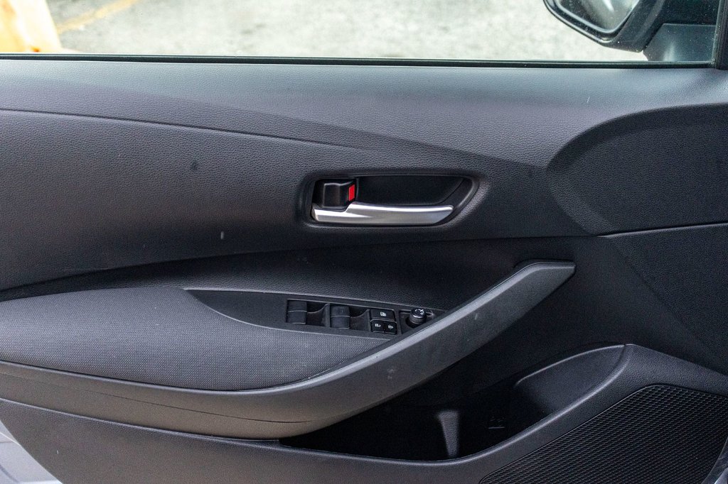2021 Toyota Corolla LE **JAMAIS ACCIDENTÉ+CARPLAY+SIÈGES CHAUFFANTS** in Charlemagne, Quebec - 28 - w1024h768px
