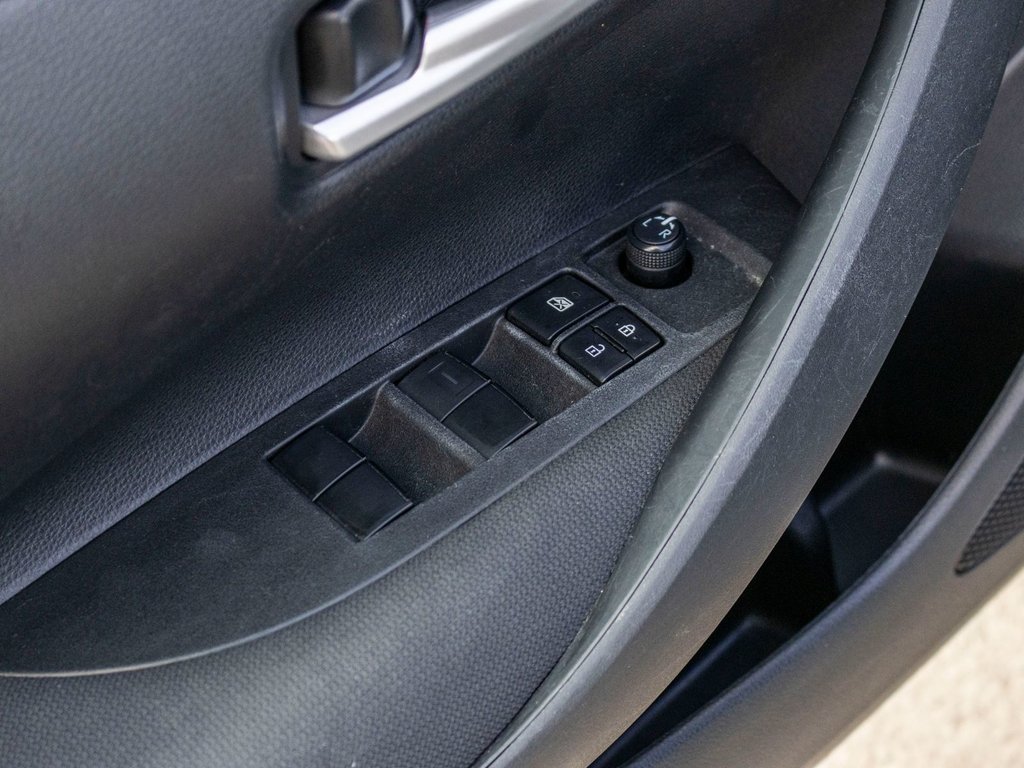 2021 Toyota Corolla LE ** SIÈGES AVANT CHAUFFANTS in Saint-Jérôme, Quebec - 27 - w1024h768px