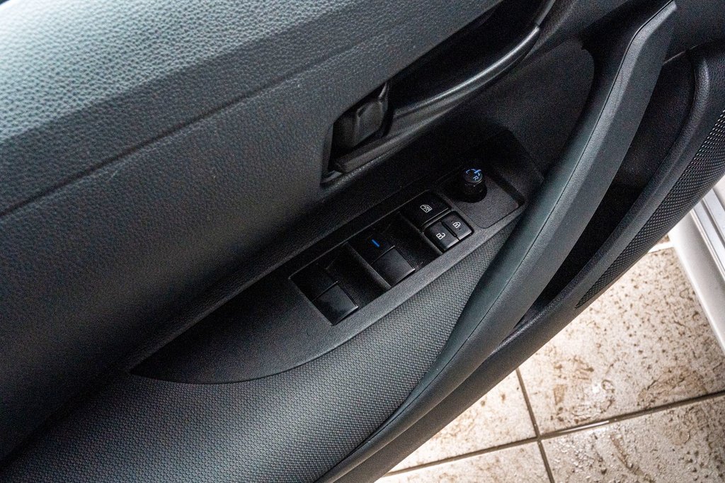 2022 Toyota Corolla LE **JAMAIS ACCIDENTÉ+CAMÉRA+CARPLAY** in Charlemagne, Quebec - 20 - w1024h768px