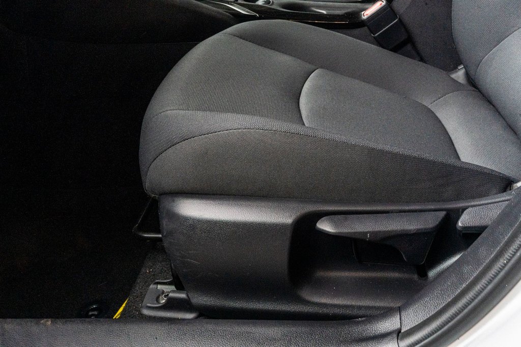 2022 Toyota Corolla LE **JAMAIS ACCIDENTÉ+CAMÉRA+CARPLAY** in Charlemagne, Quebec - 18 - w1024h768px