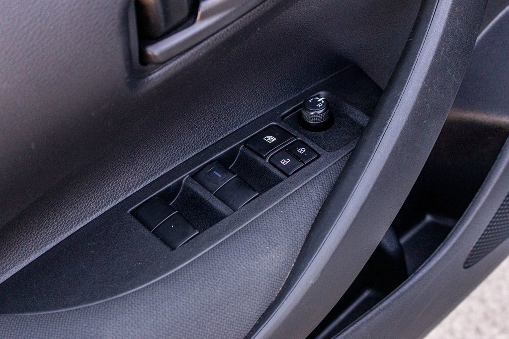 2022 Toyota Corolla LE **JAMAIS ACCIDENTÉ+CARPLAY+SIÈGES CHAUFFANTS** in Charlemagne, Quebec - 27 - w1024h768px