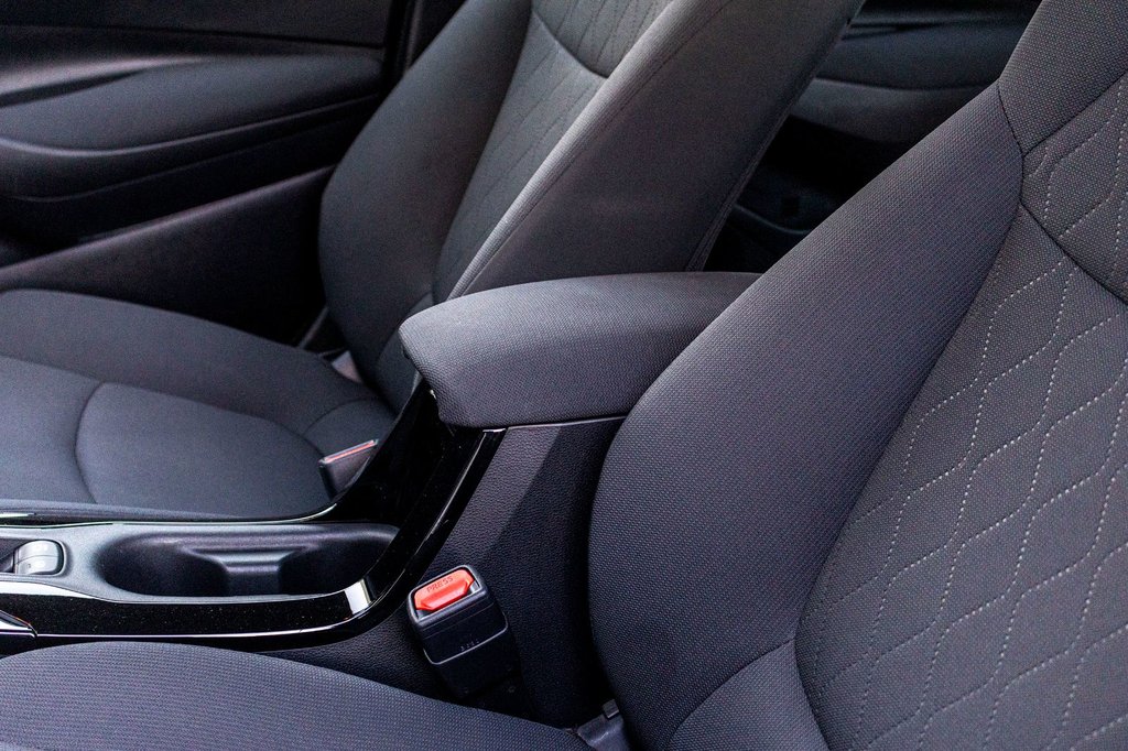 2022 Toyota Corolla LE **JAMAIS ACCIDENTÉ+CARPLAY+SIÈGES CHAUFFANTS** in Charlemagne, Quebec - 25 - w1024h768px