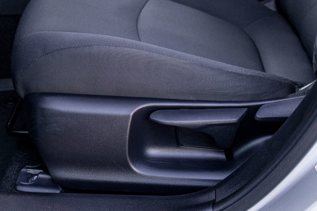 2022 Toyota Corolla LE **JAMAIS ACCIDENTÉ+CARPLAY+SIÈGES CHAUFFANTS** in Charlemagne, Quebec - 23 - w1024h768px