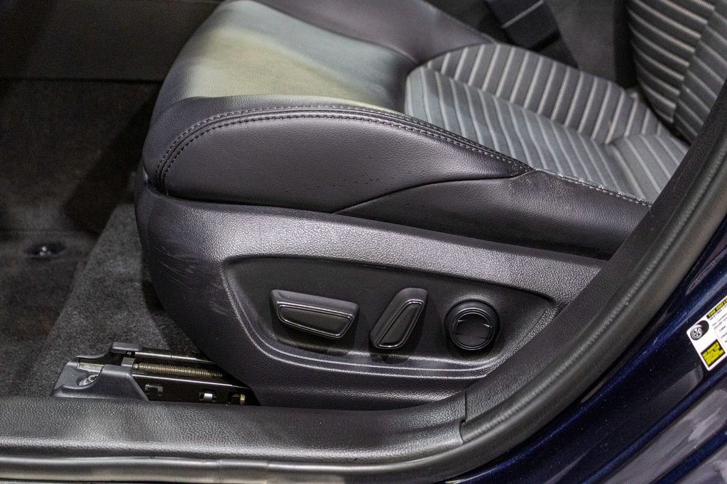 2022 Toyota Corolla XSE **JAMAIS ACCIDENTÉ+CUIR+TOIT+CAMÉRA+CARPLAY** in Charlemagne, Quebec - 23 - w1024h768px