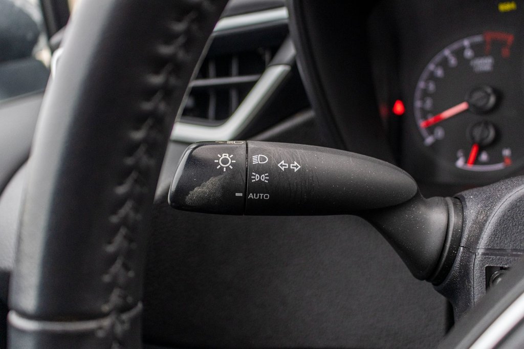 2022 Toyota Corolla SE in Charlemagne, Quebec - 17 - w1024h768px