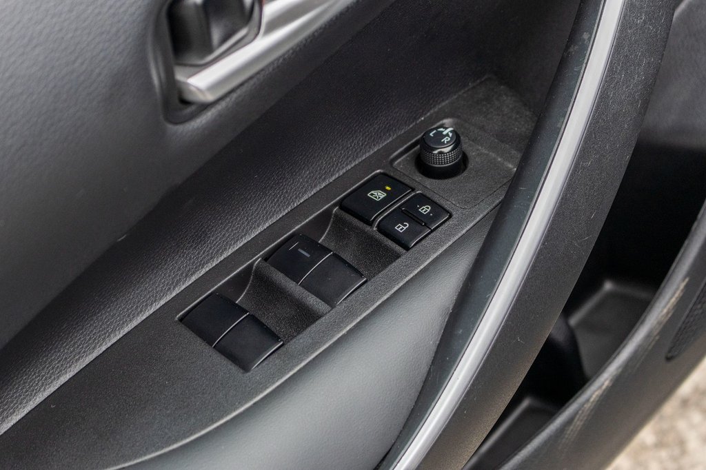 2022 Toyota Corolla SE in Charlemagne, Quebec - 26 - w1024h768px