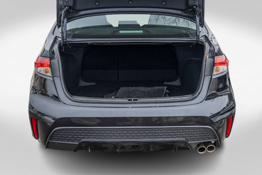 2022 Toyota Corolla SE in Charlemagne, Quebec - 28 - w1024h768px