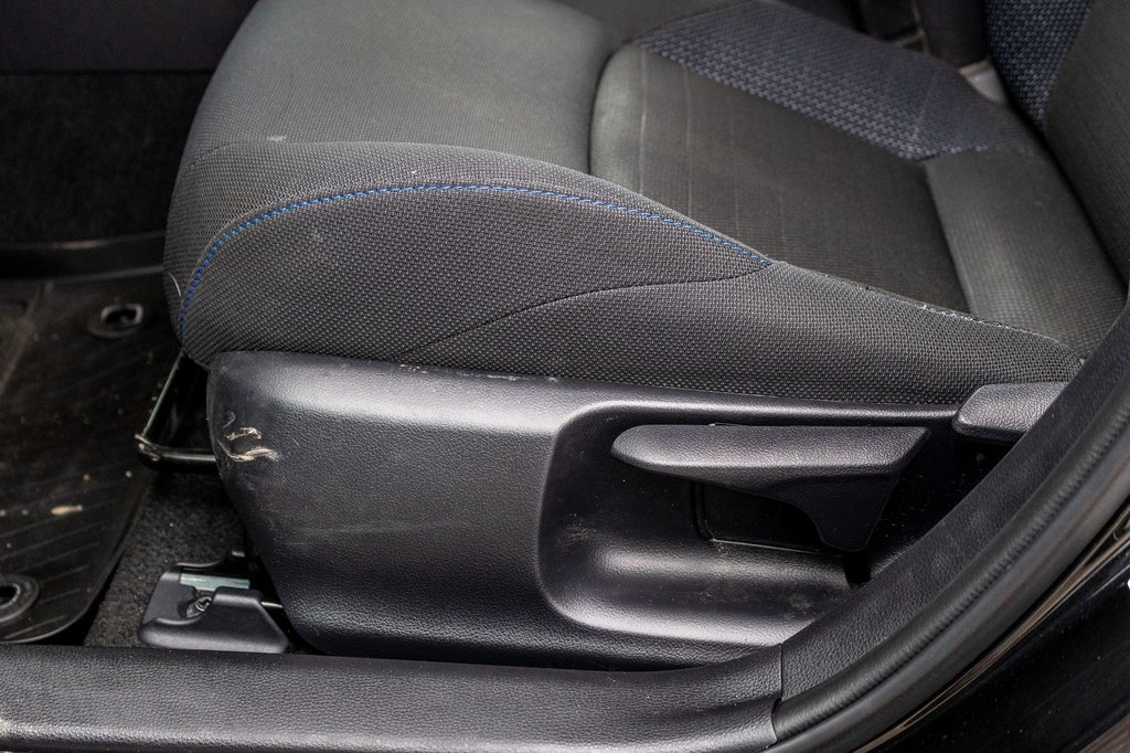 2022 Toyota Corolla SE in Charlemagne, Quebec - 22 - w1024h768px