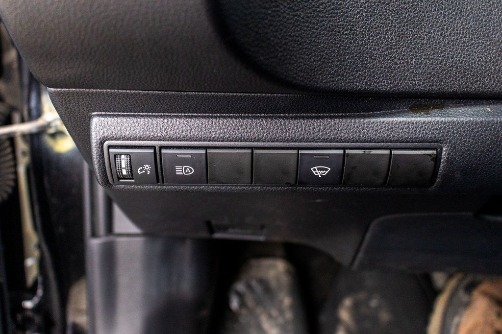 2022 Toyota Corolla SE in Charlemagne, Quebec - 19 - w1024h768px