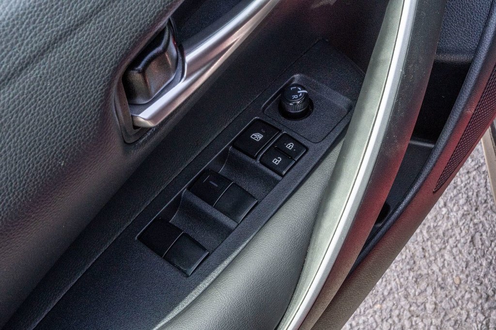 Toyota Corolla SE **JAMAIS ACCIDENTÉ+BAS KILO+MAG+CARPLAY** 2023 à Charlemagne, Québec - 23 - w1024h768px
