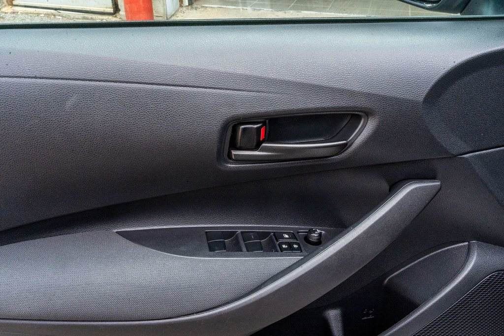 2024 Toyota Corolla LE **JAMAIS ACCIDENTÉ+CARPLAY+SIÈGES CHAUFFANTS** in Charlemagne, Quebec - 21 - w1024h768px